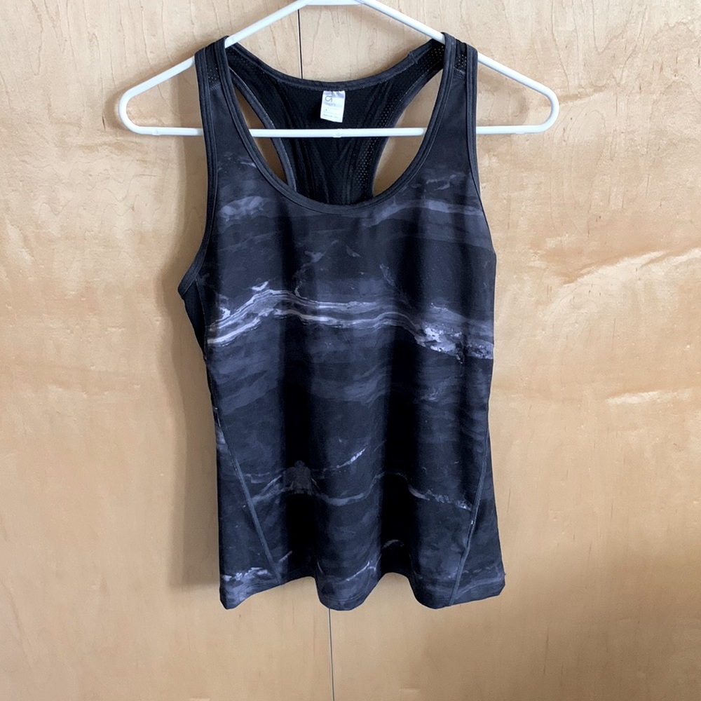 GapFit athletic top